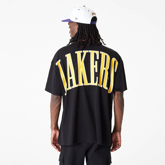 New Era Ανδρική κοντομάνικη μπλούζα LA Lakers NBA Arch Wordmark Oversized T-Shirt New Era Ανδρική κοντομάνικη μπλούζα LA Lakers NBA Arch Wordmark Oversized T-Shirt